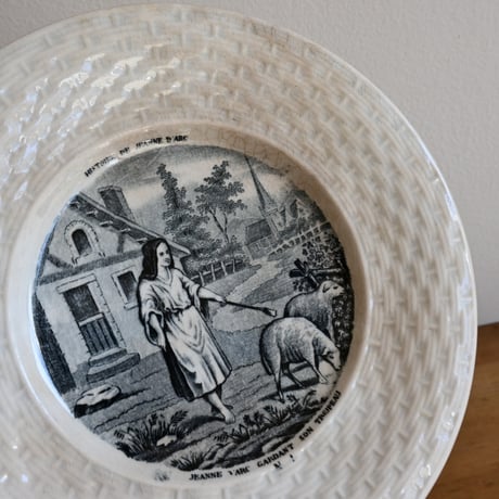 France Antique GIEN histoire de Jeanne d'Arc n°1 / フランス ジアン窯 ジャンヌダルク物語のデザート皿 n°1