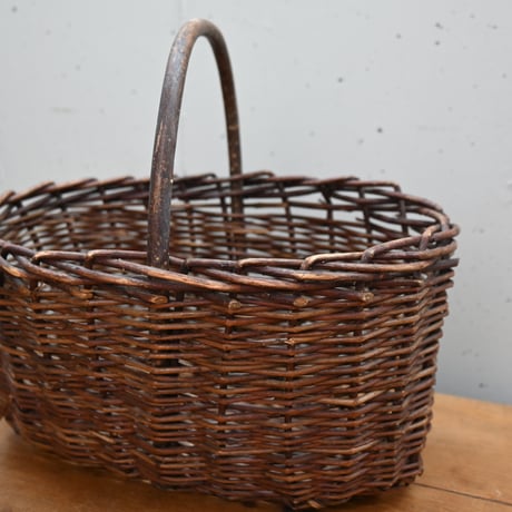 Finland Grape wood basket  / フィンランド ぶどうの蔓で編んだバスケット かご