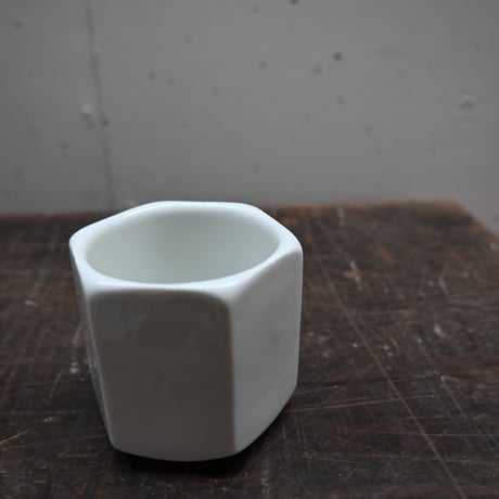 B品 FRANCE OLD HAUTE PORCELAINE YALACTA / フランス  古い六角形のヨーグルトカップ 白磁 面取 コップ ②