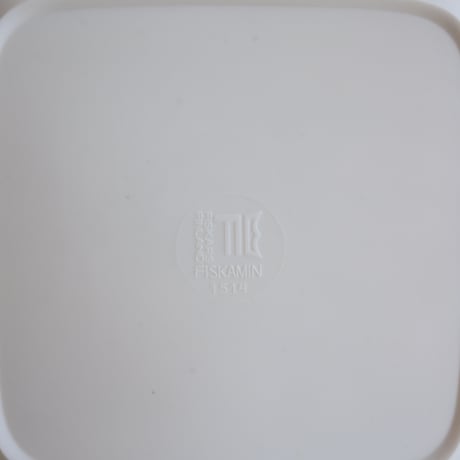 Finland  FISKAMIN  Plate with hands  / フィンランド フィスカミン メラミン製の持ち手付き深皿