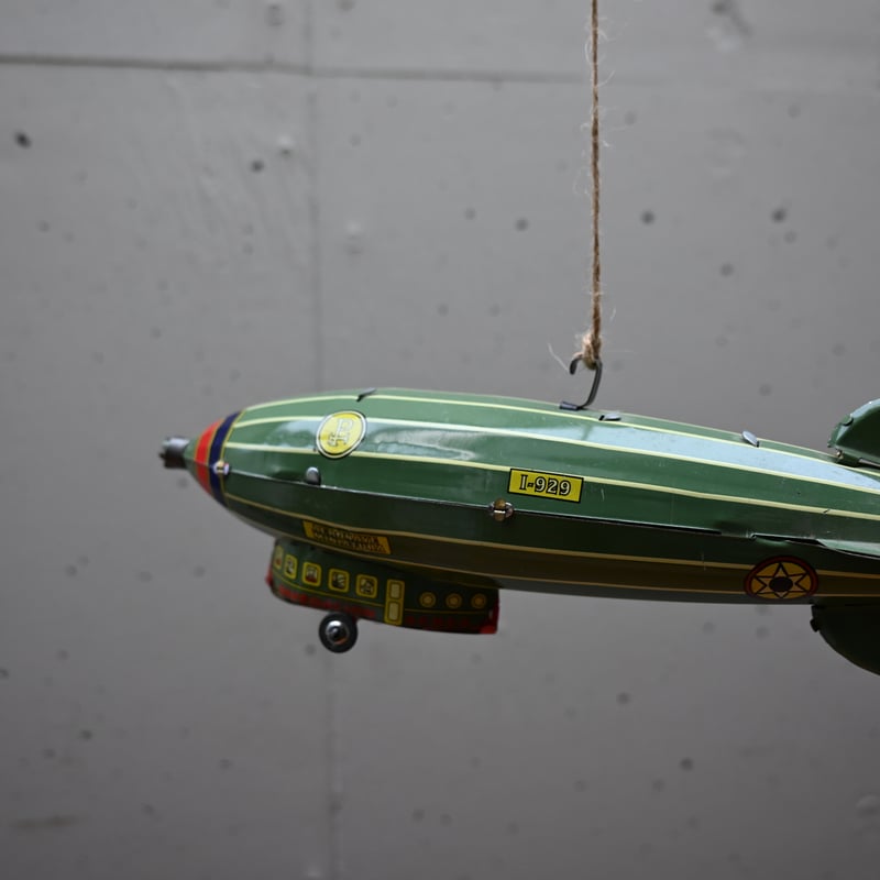 Tin Airship Toy / ビンテージブリキの飛行船のビンテージ | landverse