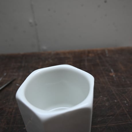 B品 FRANCE OLD HAUTE PORCELAINE YALACTA / フランス  古い六角形のヨーグルトカップ 白磁 面取 コップ ②
