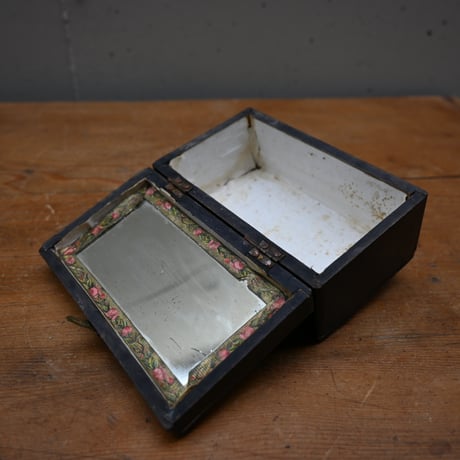 France Antiques Wood Box "FIL AU CHINOIS "  / フランス 糸巻きが入った黒い木箱