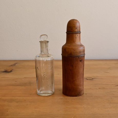 France Antique Maison Violet  / フランス アンティーク ヴィオレ社の香水ボトルと木製ケース