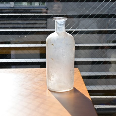 France Antique Bottle  / フランス アンティーク 銀化したファーマシーボトル