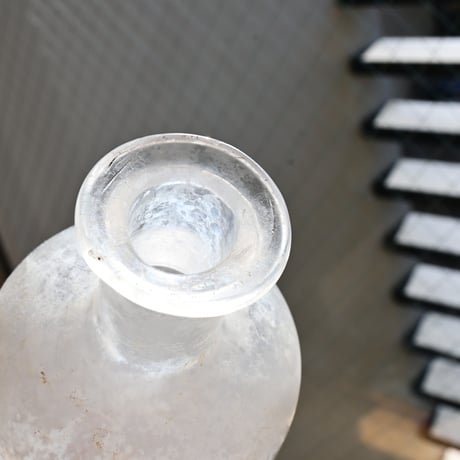 France Antique Bottle  / フランス アンティーク 銀化したファーマシーボトル