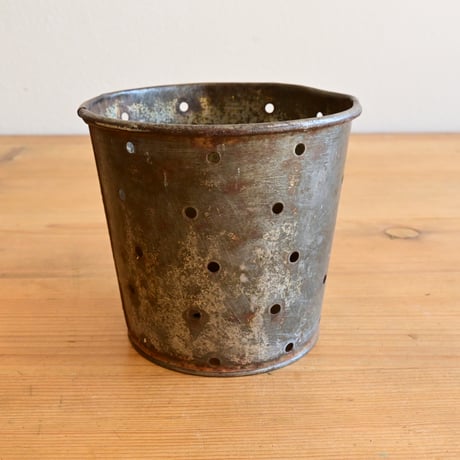 France Old Tin Cheese mold  / フランス 古いブリキの穴あき容器