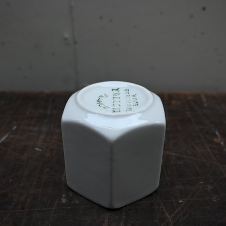 FRANCE OLD HAUTE PORCELAINE YALACTA / フランス  古い六角形のヨーグルトカップ 白磁 面取 コップ