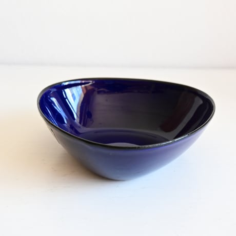 Sweden Enamel Triangle Bowl / フィンランド ERKERデザインの三角ホーローボウル 濃紺