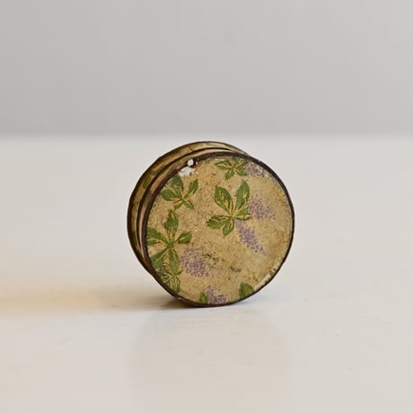 スイス 古い花柄の紙箱