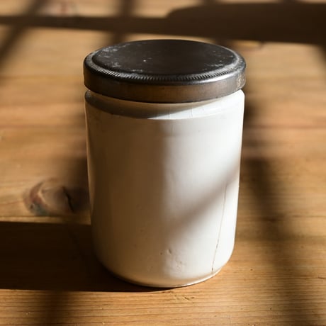 France Antique canister / フランス アンティーク アルミ蓋の白磁キャニスター A（補修あり）