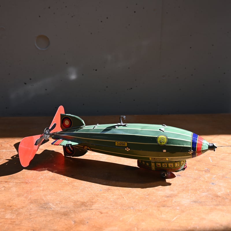 Tin Airship Toy / ビンテージブリキの飛行船のビンテージ | landverse
