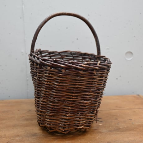 Finland Grape wood basket  / フィンランド ぶどうの蔓で編んだバスケット かご