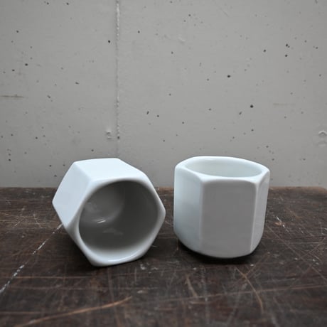 FRANCE OLD HAUTE PORCELAINE YALACTA / フランス  古い六角形のヨーグルトカップ 白磁 面取 コップ