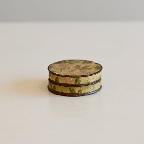 スイス 古い花柄の紙箱