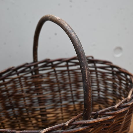 Finland Grape wood basket  / フィンランド ぶどうの蔓で編んだバスケット かご