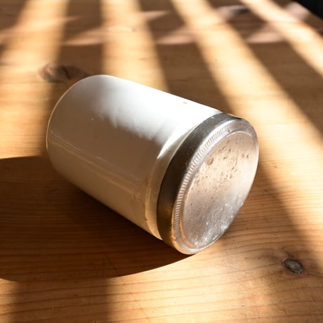France Antique canister / フランス アンティーク アルミ蓋の白磁キャニスター A（補修あり）