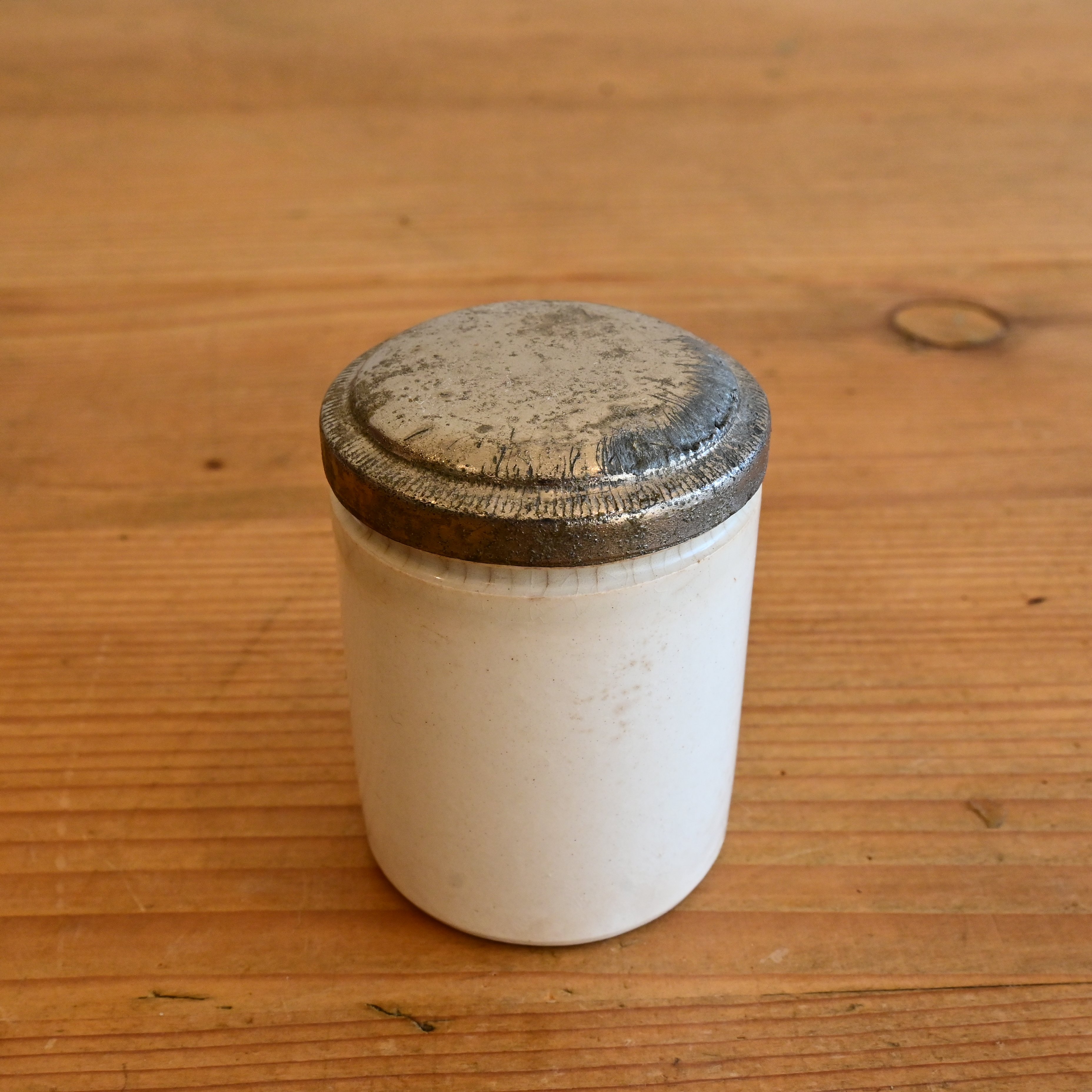 France Antique canister / フランス アンティーク アルミ蓋の白磁キャ
