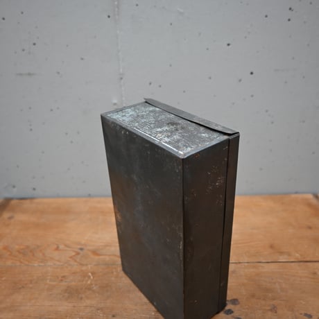 France Old Tin Box   / フランス 四角いブリキの箱