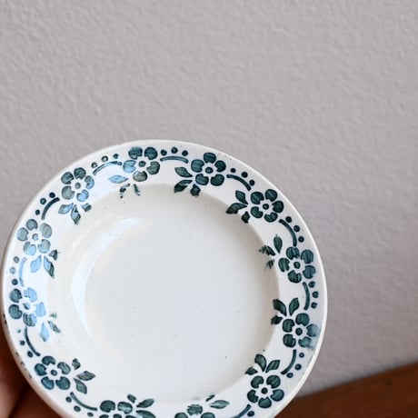 France Old Kids Pottery  / フランス アンティーク 緑の花柄のままごと皿 D（ニュウあり）