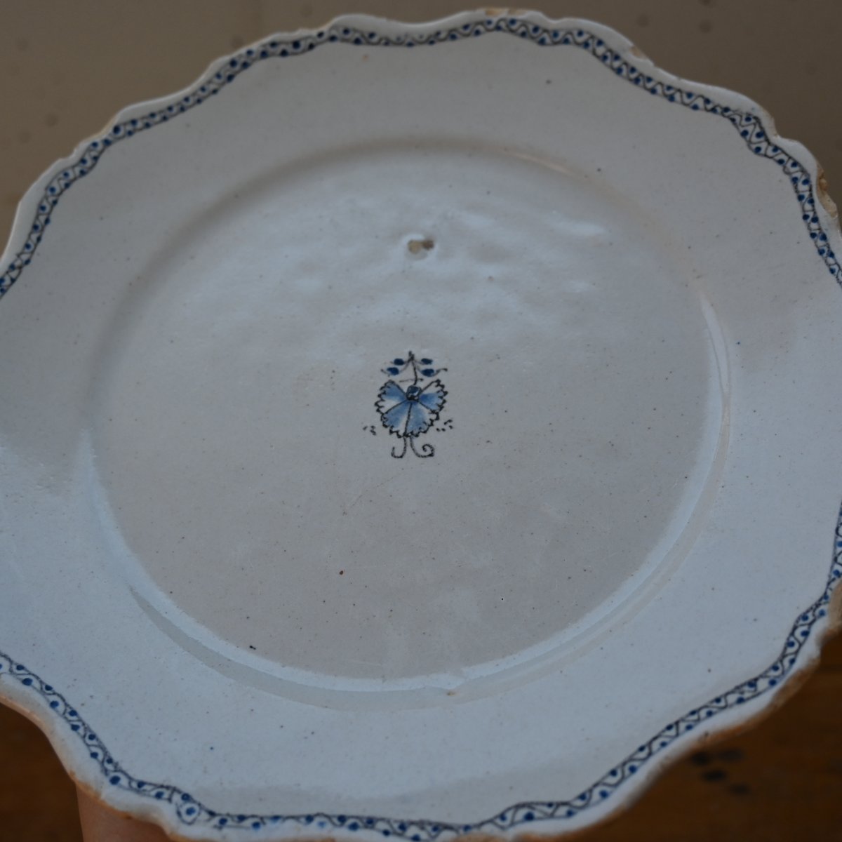 南フランス ムスティエ 花と蝶の装飾 飾り皿 大皿 【公式通販】