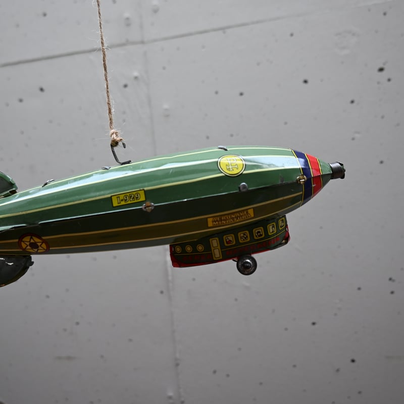 Tin Airship Toy / ビンテージブリキの飛行船のビンテージ | landverse