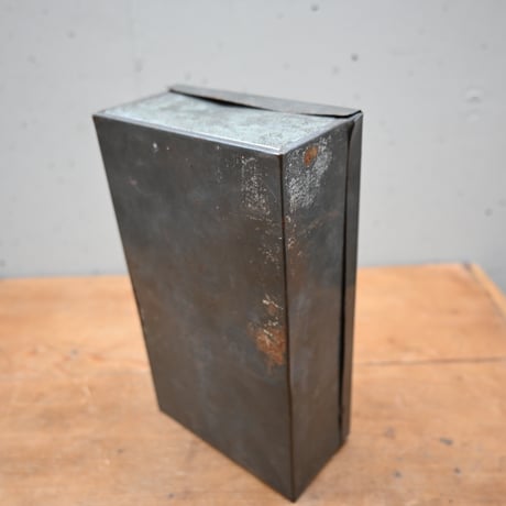 France Old Tin Box   / フランス 四角いブリキの箱