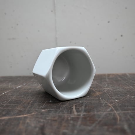 FRANCE OLD HAUTE PORCELAINE YALACTA / フランス  古い六角形のヨーグルトカップ 白磁 面取 コップ
