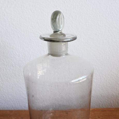 France Antique laboratory Glass bottle / フランス アンティーク 蓋付きラボラトリーボトル