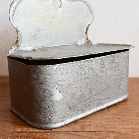 France Old Hanging Metal Box  / フランス 古い 壁掛けメタルボックス