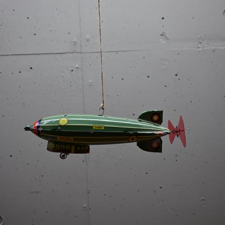 Tin Airship Toy  / ビンテージブリキの飛行船のビンテージ