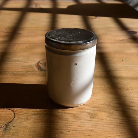 France Antique canister / フランス アンティーク アルミ蓋の白磁キャニスター A（補修あり）