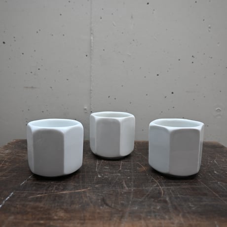 FRANCE OLD HAUTE PORCELAINE YALACTA / フランス  古い六角形のヨーグルトカップ 白磁 面取 コップ