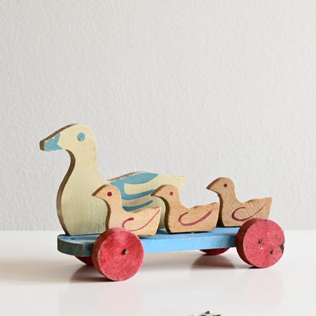 フランス アヒルの親子の引き車