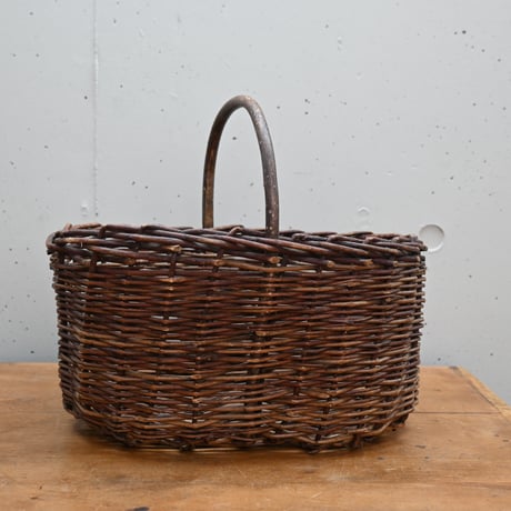 Finland Grape wood basket  / フィンランド ぶどうの蔓で編んだバスケット かご