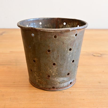 France Old Tin Cheese mold  / フランス 古いブリキの穴あき容器