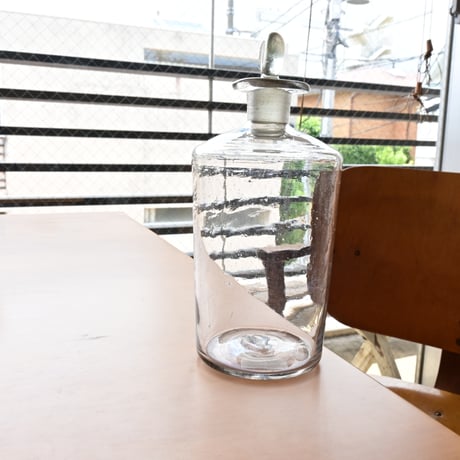 France Antique laboratory Glass bottle / フランス アンティーク 蓋付きラボラトリーボトル