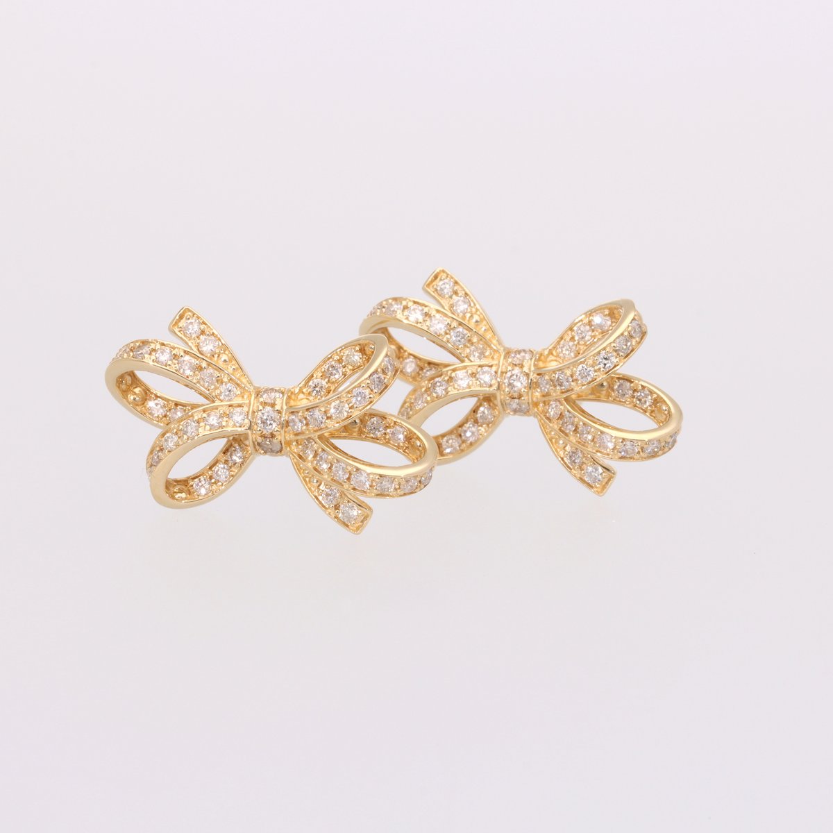 ダイヤモンド リボンピアス WE0383 | WATANABEYA