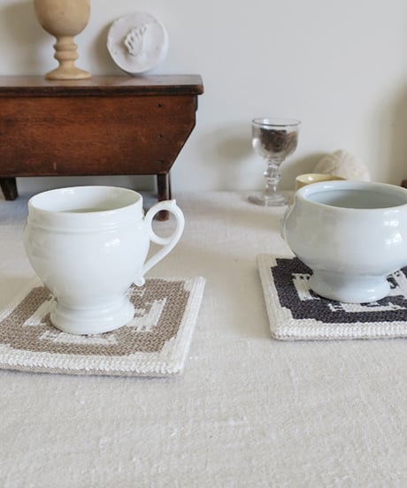 Tvistsom - Embroidery Work・Square Item★作品販売★ [ Birds-Pinwheel ] Beige - Linen&C Thread (EW-006)