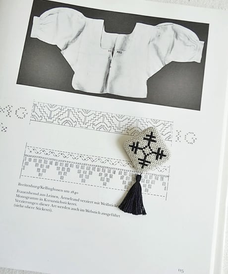 (受注生産) Tvistsom - Embroidery Kit・Brooch [ Cross - Sami ] Ivory x Black - Cotton Thread (EK-042)