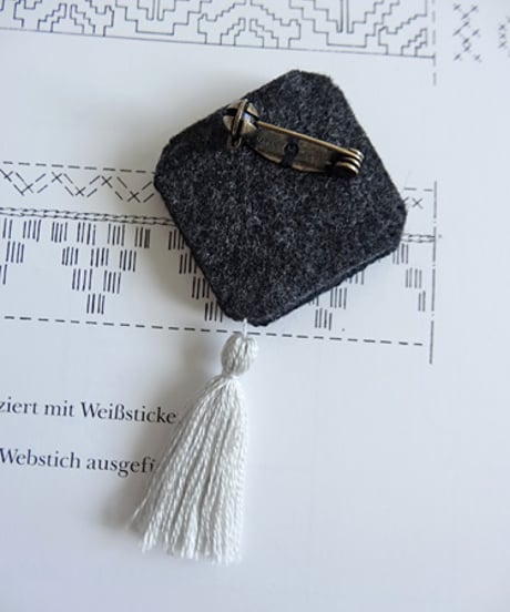 (受注生産) Tvistsom - Embroidery Kit・Brooch [ Cross - Sami ] Black - Cotton Thread (EK-038)