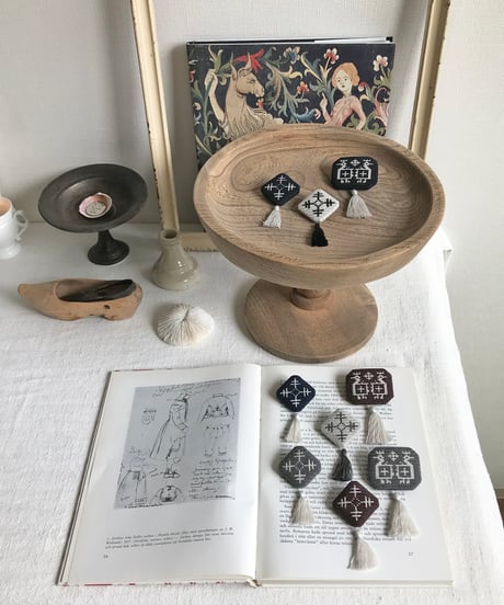 (受注生産) Tvistsom - Embroidery Kit・Brooch [ Cross - Sami ] Ivory x Dark gray - Cotton Thread (EK-043)