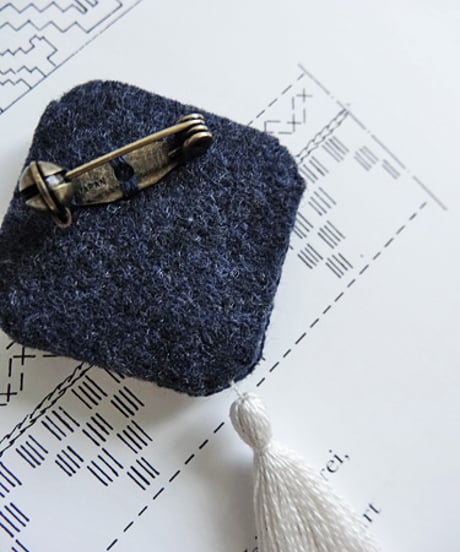 (受注生産) Tvistsom - Embroidery Kit・Brooch [ Cross - Sami ] Navy - Cotton Thread (EK-041)