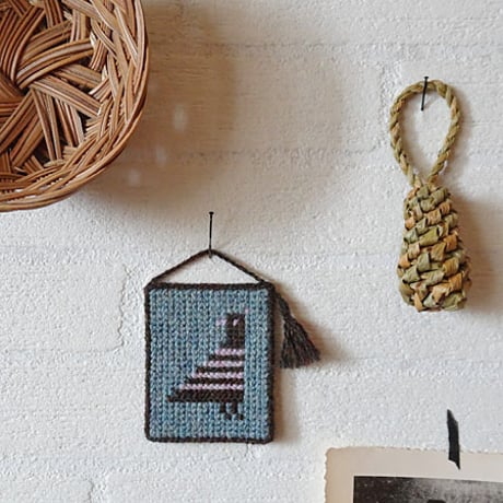 (受注生産) Tvistsom - Embroidery Kit・Mini Tapestry [ Bird ] Brown - Wool Thread (EK-006)