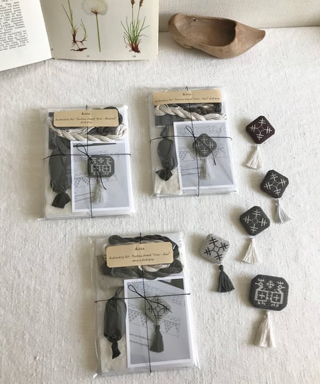 (受注生産) Tvistsom - Embroidery Kit・Brooch [ Cross - Sami ] Ivory x Black - Cotton Thread (EK-042)