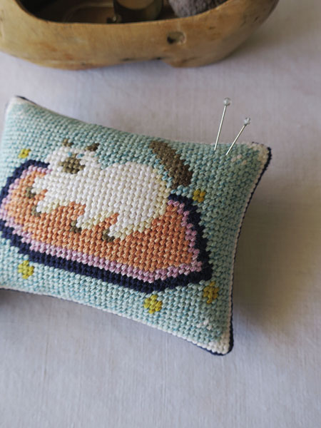 受注生産) Needlepoint - Embroidery Kit ・ Pincushio