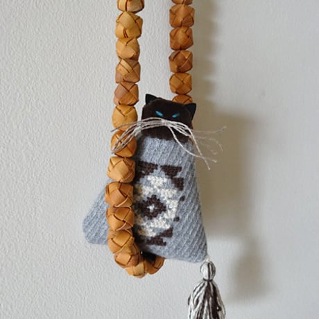 (受注生産) Tvistsom - Embroidery Kit・Stuffed Animal [ Poncho Cat ] Gray- Cotton Wool Thread (EK-016)