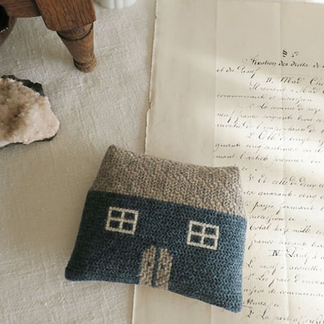 (受注生産) Tvistsom - Embroidery Kit・Ornament [ House ] Marine blue x Gray beige - Wool Thread (EK-075)