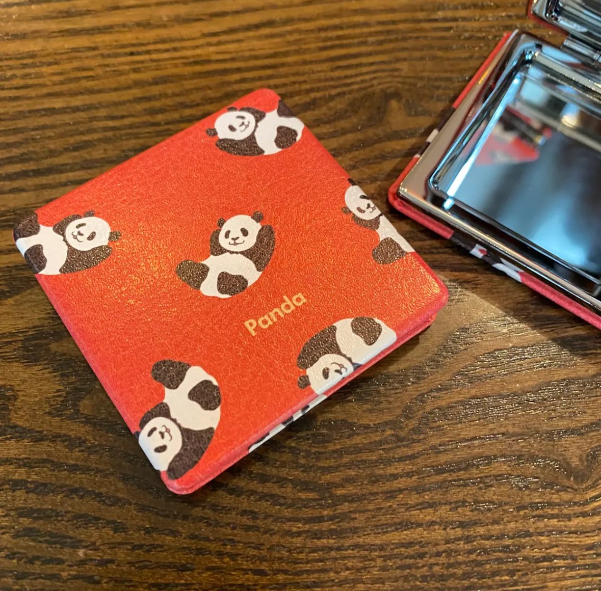 ワールド商事】ごろんパンダのコンパクトミラー | ぱんだ珈琲店 通販部