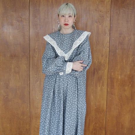 "skip happily" lace collar dress - cloudy black